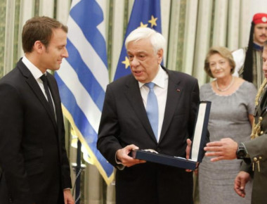 Βίντεο: Το βιβλίο που χάρισε ο Πρ.Παυλόπουλος στον Εμμ.Μακρον